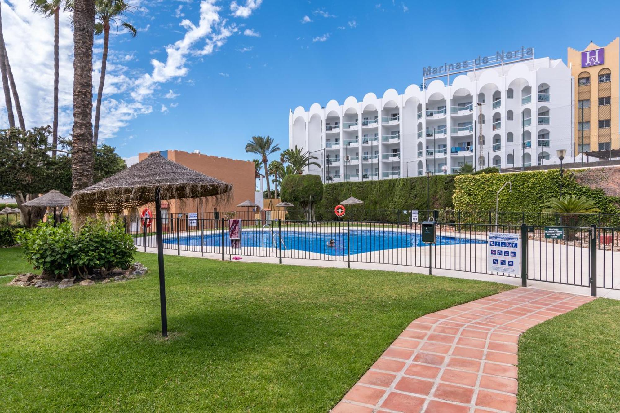 Renovated Apartment On Beachside With Pool Нерха Екстер'єр фото