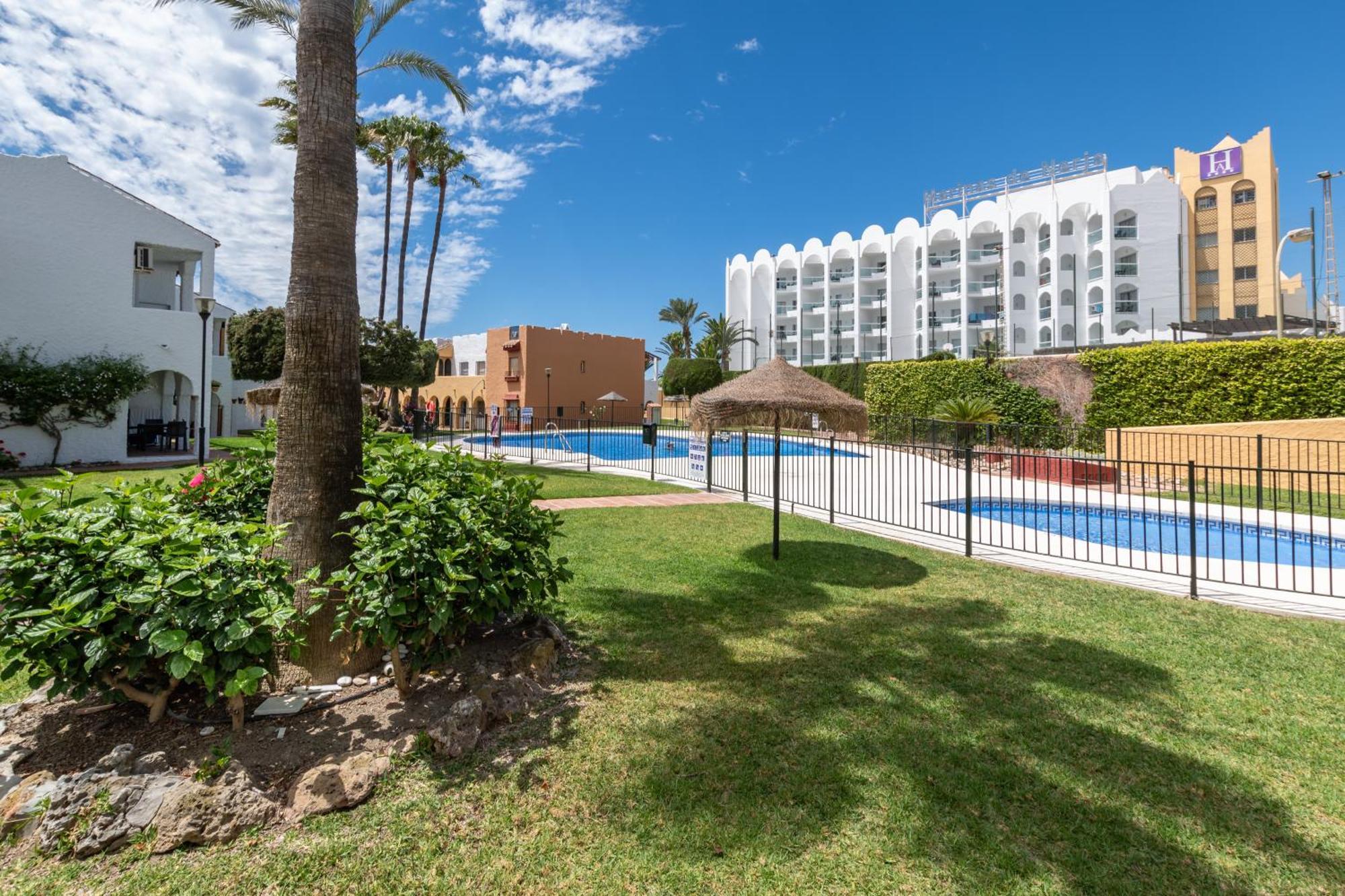 Renovated Apartment On Beachside With Pool Нерха Екстер'єр фото