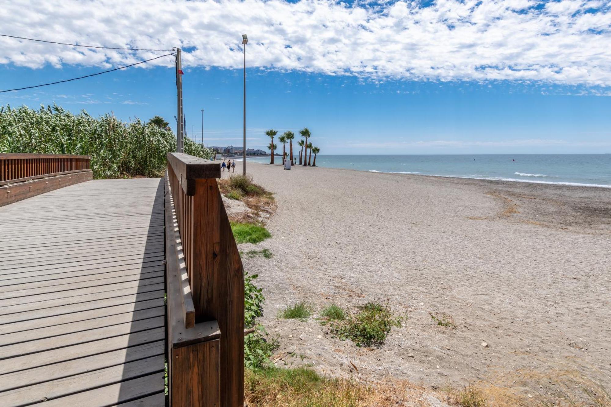 Renovated Apartment On Beachside With Pool Нерха Екстер'єр фото