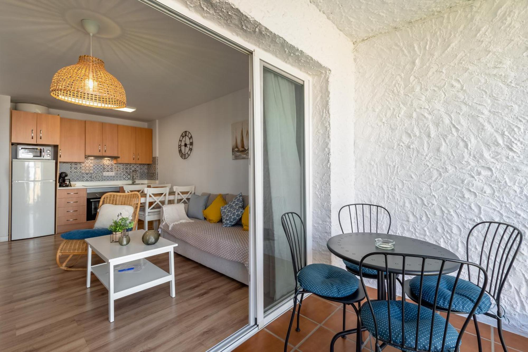 Renovated Apartment On Beachside With Pool Нерха Номер фото
