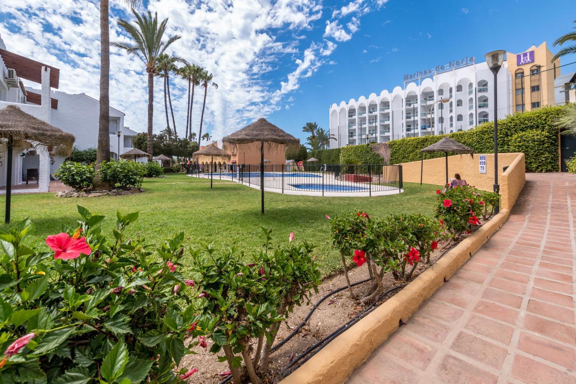 Renovated Apartment On Beachside With Pool Нерха Екстер'єр фото